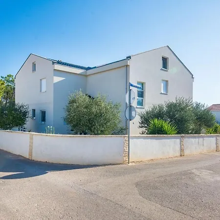 Olujic Apartment *